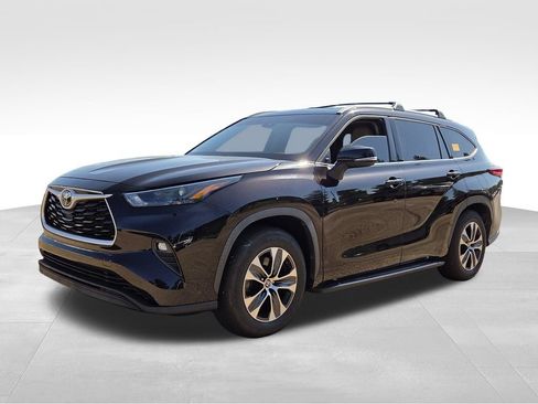 Used 2022 Toyota Highlander XLE FWD image 29
