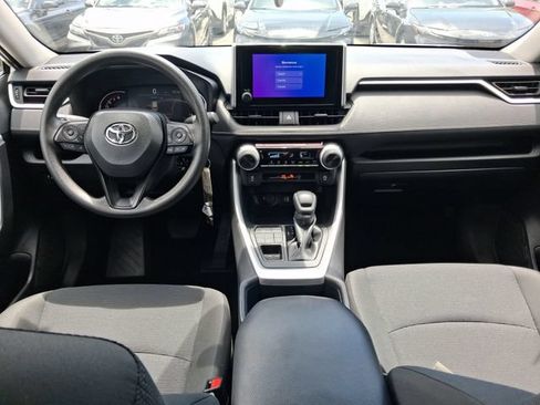 Used 2025 Toyota RAV4 LE AWD/4WD image 7