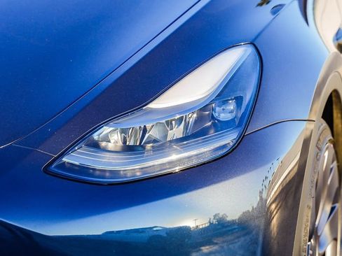 Used 2024 Tesla Model Y Performance image 5