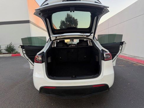 Used 2022 Tesla Model Y Performance image 17