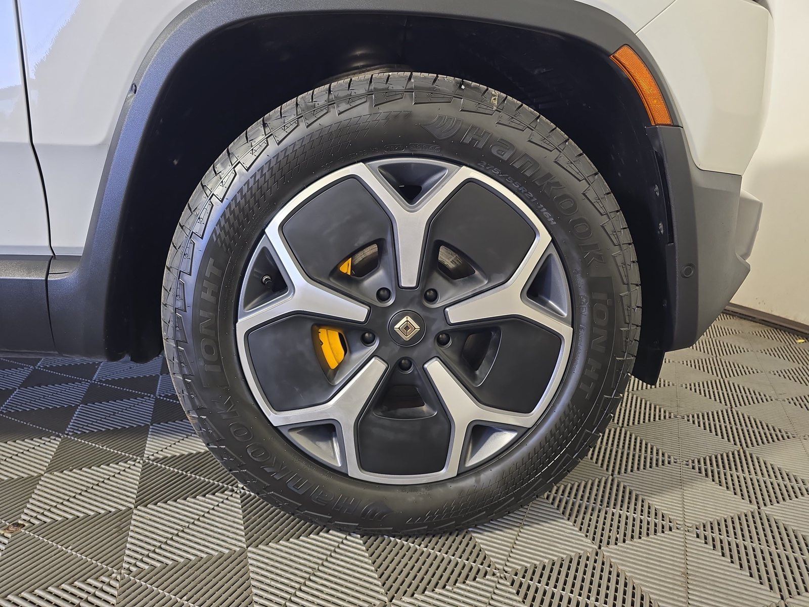 Used 2022 Rivian R1T Adventure AWD/4WD image 11