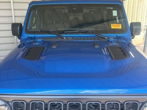 Used 2024 Jeep Wrangler Rubicon w/ Convenience Group AWD/4WD image 3