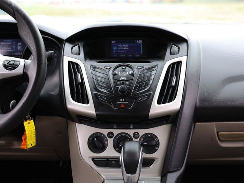 Used 2014 Ford Focus SE FWD image 33
