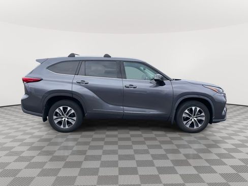 Certified 2022 Toyota Highlander XLE image 8