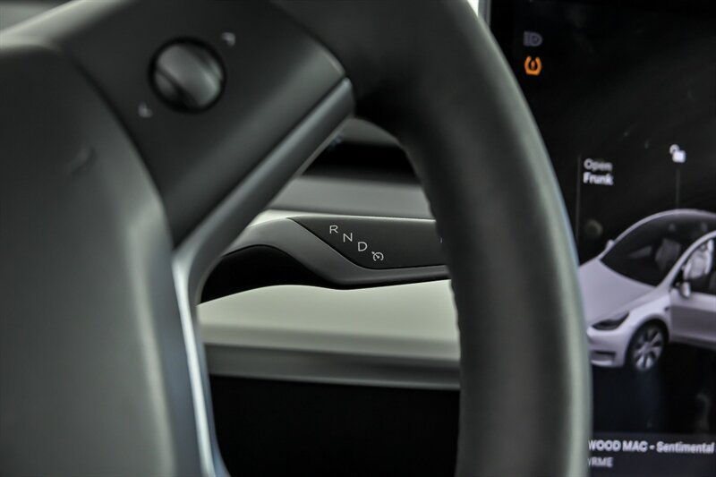 Used 2021 Tesla Model Y Long Range AWD/4WD image 23