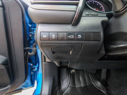 Used 2018 Toyota Camry SE w/ Moonroof Package image 19