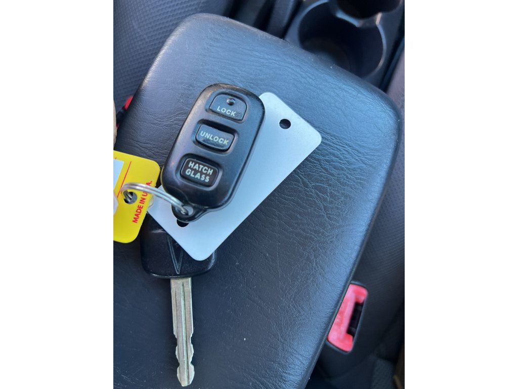 Used 2008 Pontiac Vibe w/ Preferred Package FWD image 9