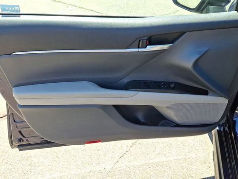 Used 2022 Toyota Camry SE FWD image 9