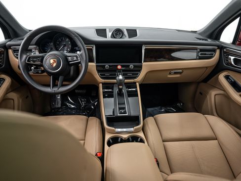 Certified 2026 Porsche Macan AWD/4WD image 12