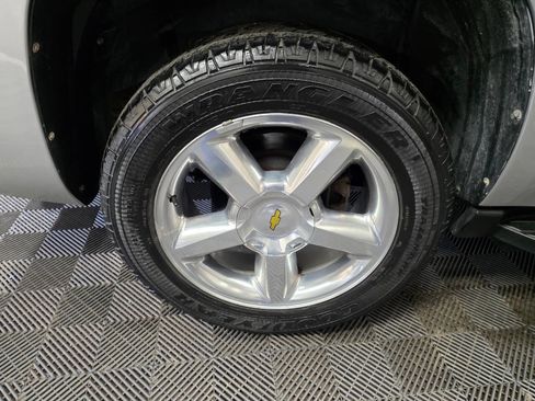 Used 2011 Chevrolet Avalanche LTZ image 32