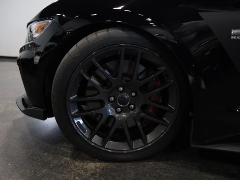 Used 2017 Ford Mustang GT Premium w/ GT Performance Package RWD image 10