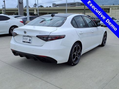 New 2025 Alfa Romeo Giulia Veloce w/ Veloce Package Rwd image 11