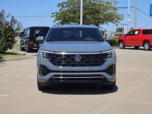 Used 2024 Volkswagen Atlas Cross Sport SEL R-Line AWD/4WD image 2