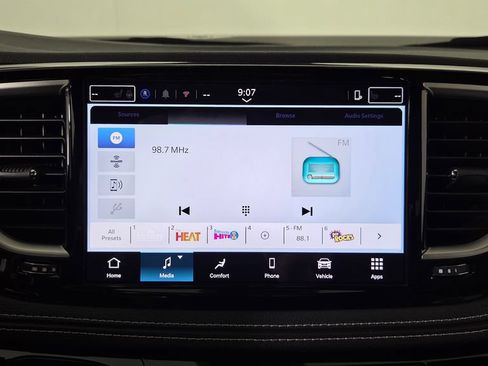 New 2025 Chrysler Pacifica Select w/ Fav Edition Package FWD image 23