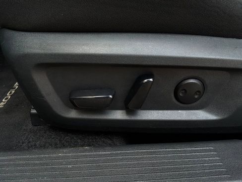 Used 2025 Nissan Rogue SV FWD image 10