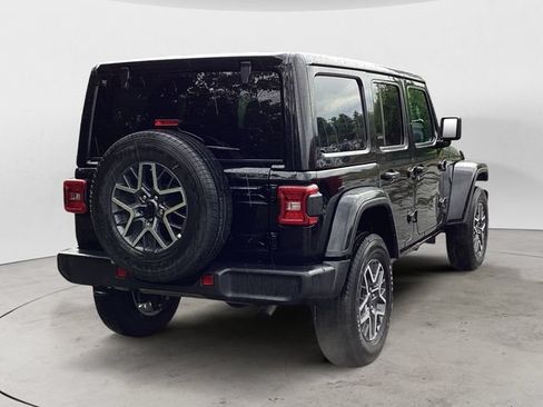 Certified 2025 Jeep Wrangler Unlimited Sahara AWD/4WD image 5