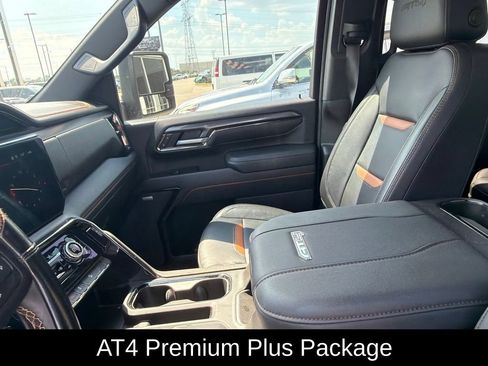 Used 2025 GMC Sierra 2500 AT4 w/ AT4 Premium Plus Package AWD/4WD image 4