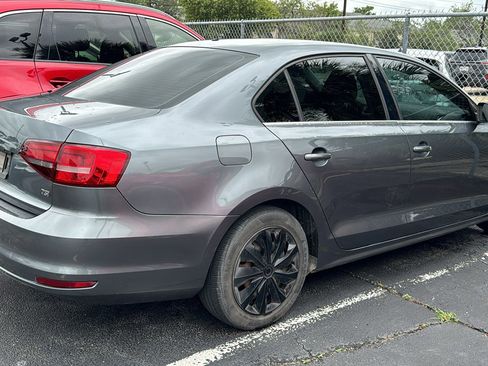 Used 2017 Volkswagen Jetta S w/ Jetta S Cold Weather Package FWD image 4