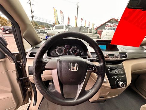 Used 2011 Honda Odyssey LX image 12