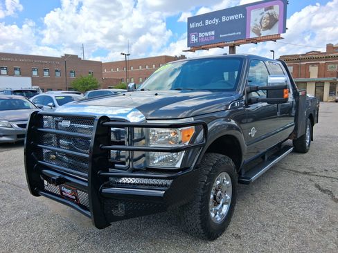 Used 2015 Ford F250 XLT w/ XLT Premium Package AWD/4WD image 3