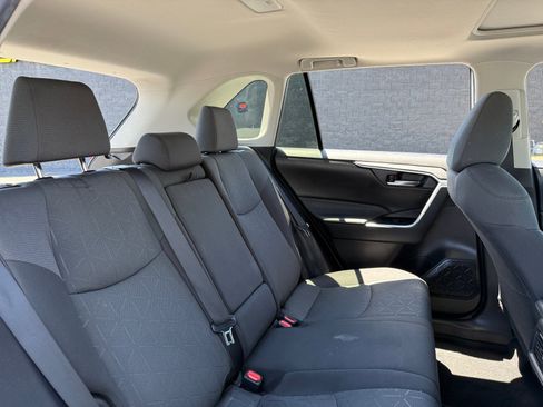 Used 2022 Toyota RAV4 XLE image 19