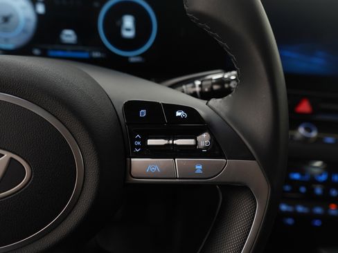 Used 2025 Hyundai Elantra SEL image 24