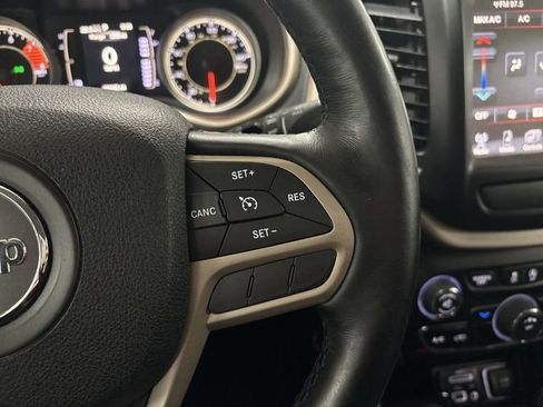 Used 2017 Jeep Cherokee Latitude w/ Cold Weather Group image 42