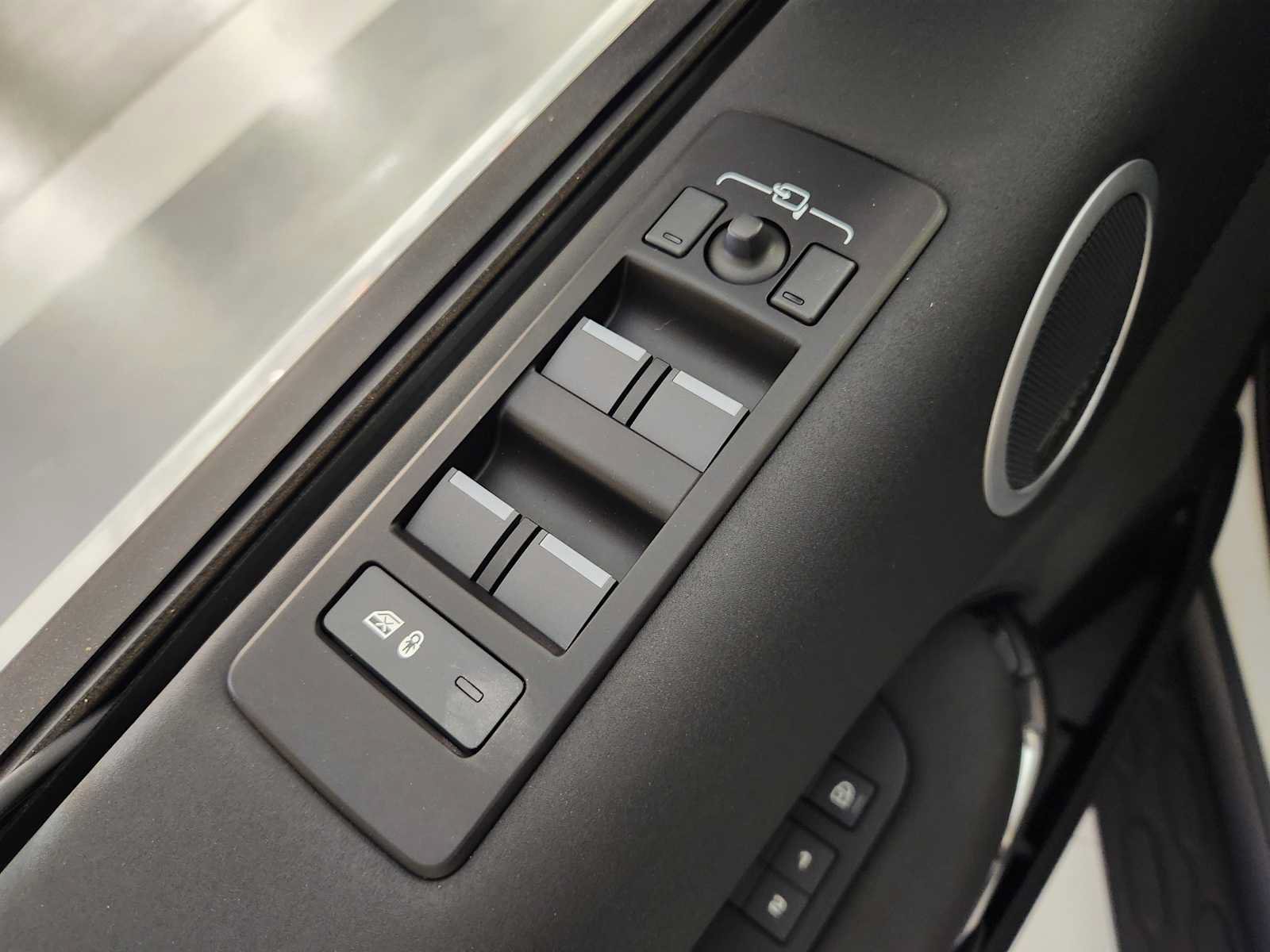 Used 2026 Land Rover Discovery S AWD/4WD image 22
