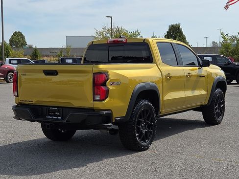 Used 2024 Chevrolet Colorado Z71 w/ LPO, Dark Essentials Package AWD/4WD image 5