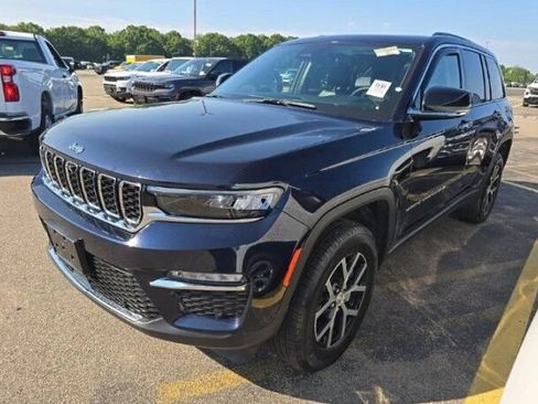 Used 2023 Jeep Grand Cherokee Limited w/ Luxury Tech Group II AWD/4WD image 12