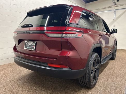 Used 2024 Jeep Grand Cherokee Altitude AWD/4WD image 2