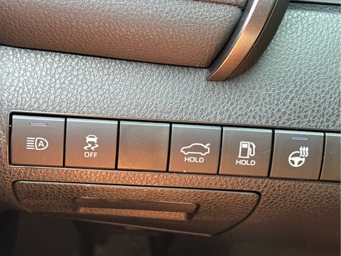 Used 2022 Toyota Camry SE w/ Cold Weather Package FWD image 19