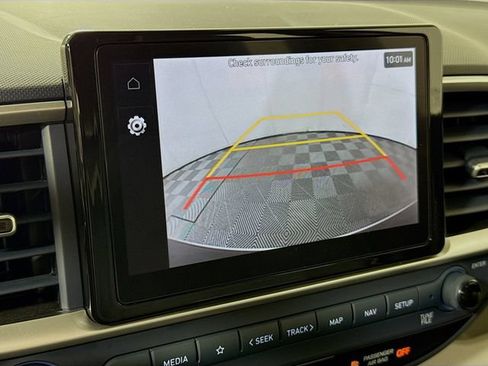 Certified 2024 Hyundai Venue Limited FWD image 16