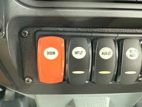 Used 2014 Ford F550 4X2 2dr Regular Cab 140.8 200. image 46