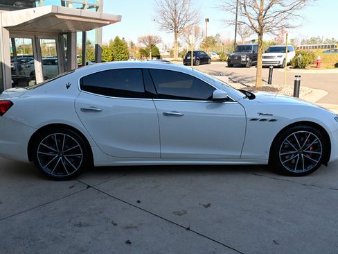 Used 2022 Maserati Ghibli Modena Q4 AWD/4WD image 4