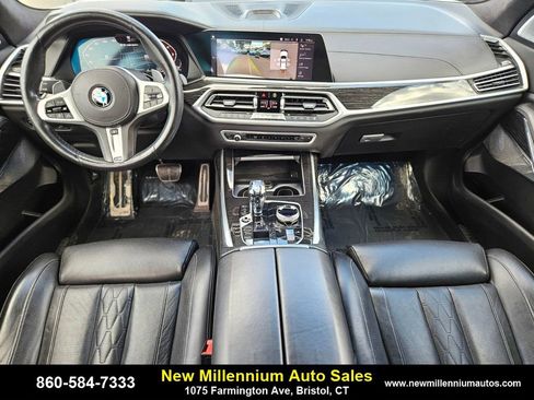 Used 2021 BMW X7 M50i image 11