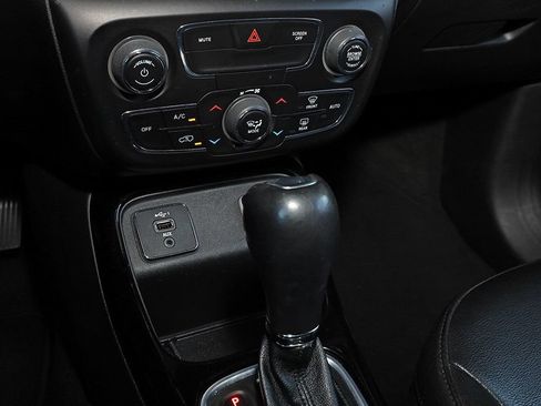 Used 2021 Jeep Compass Latitude FWD image 29