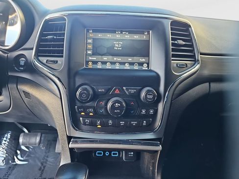 Used 2021 Jeep Grand Cherokee Laredo RWD image 14