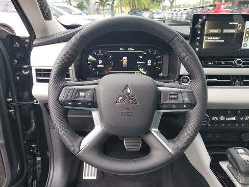 New 2025 Mitsubishi Outlander Platinum Edition image 17