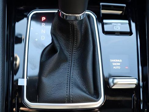 New 2026 Jeep Compass Latitude image 13