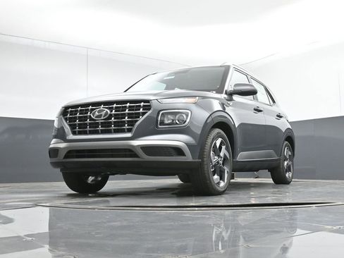 New 2026 Hyundai Venue SEL FWD image 9