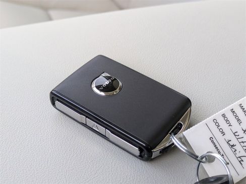 New 2026 Volvo XC90 T8 Ultra w/ Protection Package Premier image 45