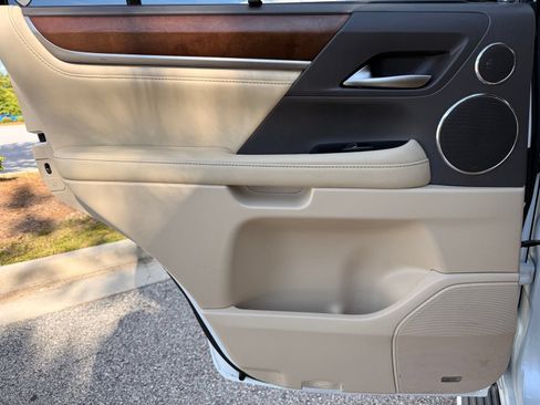 Used 2018 Lexus LX 570 4WD w/ Luxury Package image 46