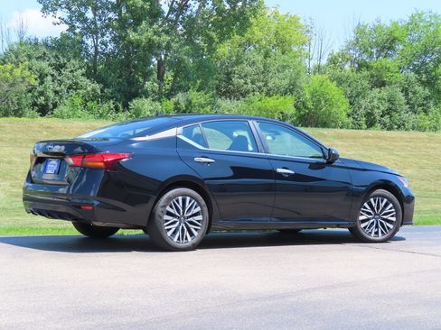 Used 2025 Nissan Altima 2.5 SV FWD image 3