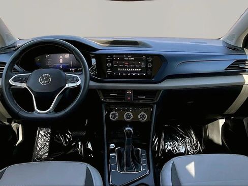 Used 2023 Volkswagen Taos SE w/ Panoramic Sunroof Package FWD image 7