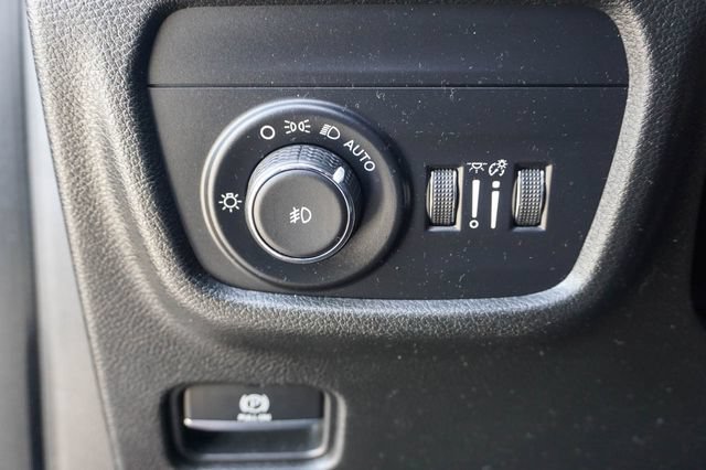 Used 2023 Jeep Grand Cherokee Limited AWD/4WD image 17