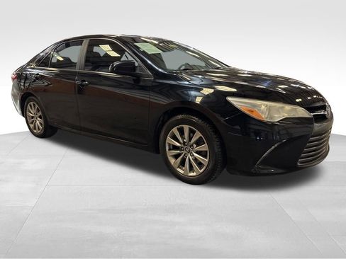 Used 2017 Toyota Camry XLE w/ Moonroof Package image 7
