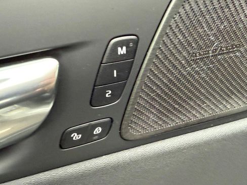 Used 2019 Volvo XC60 T5 R-Design image 16