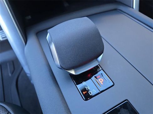 New 2026 Land Rover Discovery Limited Edition image 16