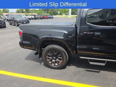 Used 2022 Toyota Tacoma Limited w/ Nightshade Package AWD/4WD image 8